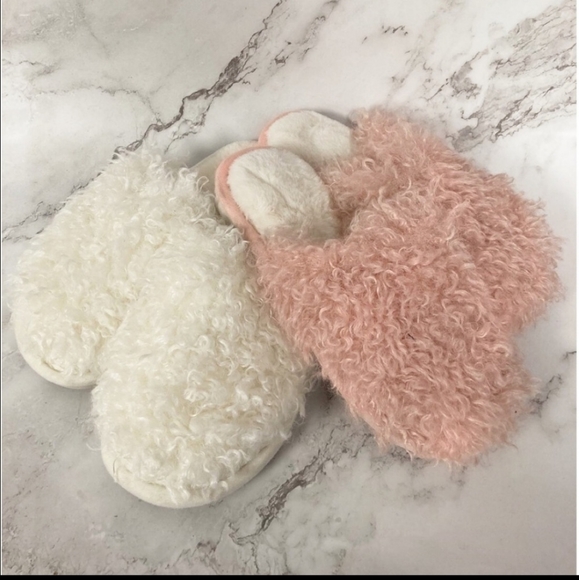 Ivory fluffy slippers. - Picture 4 of 5